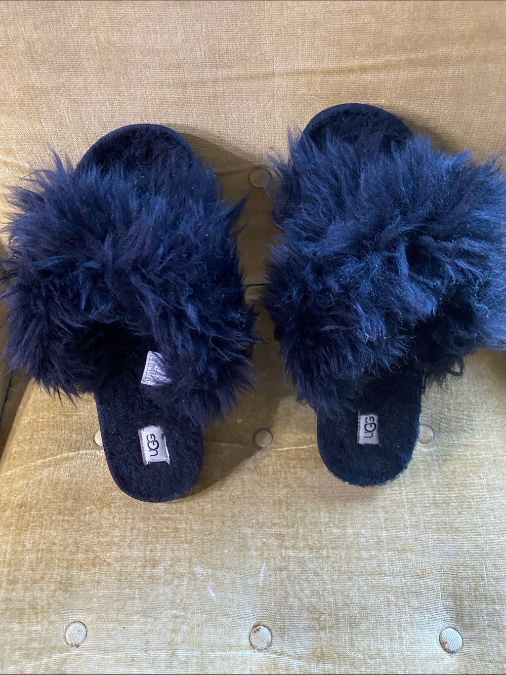UGG  crossed over real shearling slip on , size10, new